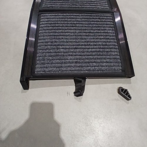 VEVOR METAL OUTDOOR VEHICLE DOG RAMP - 63" X 17" - BLACK (MODEL: 160*44) image 4