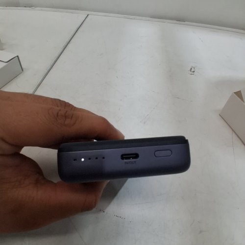 UGREEN MAGNETIC ATTACHMENT WIRELESS POWER BANK - 10000 MAH, 7.5W/20W - BLACK (MODEL:PB561) image 2