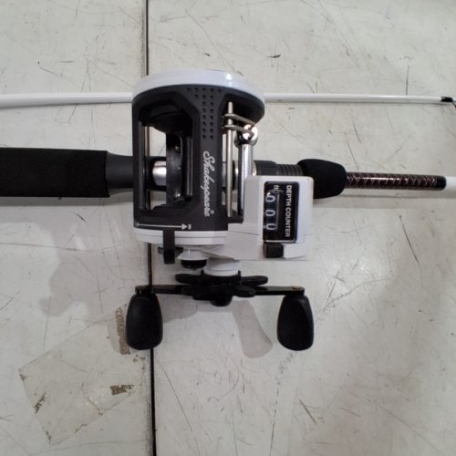 UGLY STIK WALLEYE ROUND COMBO - 7.6FT - MEDIUM LIGHT POWER - 5:1:1 GEAR RATIO - WHITE/BLACK (MODEL: 1366981) image 3