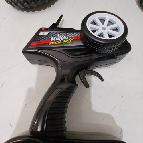 MAISTO TECH R/C XTREME OVERLAND JEEP WRANGLER RUBICON WITH REMOTE - RED/BLACK (MODEL:1851463) image 3