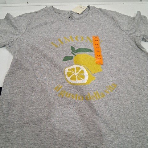 WOMEN'S GEORGE GRAPHIC T-SHIRT - MEDIUM - GRAY image 2