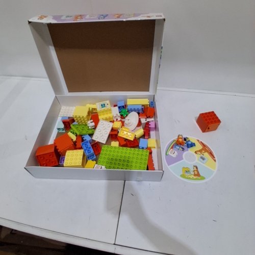 80PC LEGO BLUEY'S FAMILY HOUSE WITH MEMORY GAME - (MODEL: 10459) image 2
