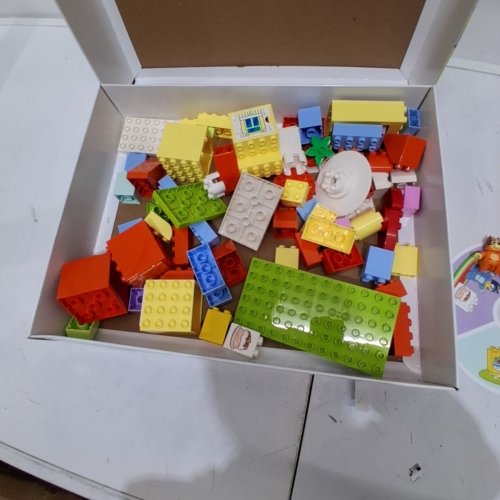 80PC LEGO BLUEY'S FAMILY HOUSE WITH MEMORY GAME - (MODEL: 10459) image 3