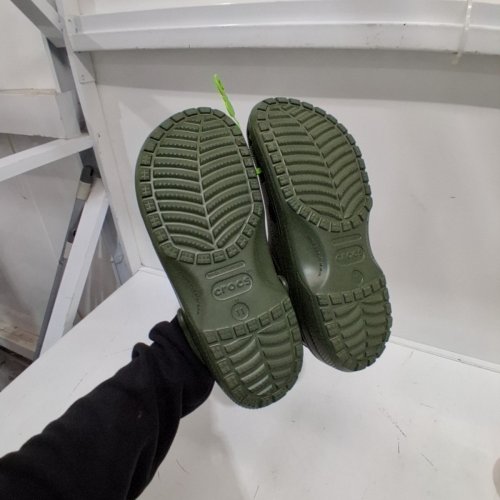 UNISEX CROCS CLASSIC CLOGS - WOMENS: 13, MENS: 11 - ARMY GREEN image 3