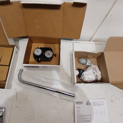 DELTA FAUCET MODERN 14 SERIES RAINCAN 2-SETTING SQUARE SHOWER SYSTEM WITH SHOWER HEAD TRIM KIT AND HANDHELD SPRAY - CHROME - (MODEL: ‎342701) image 5
