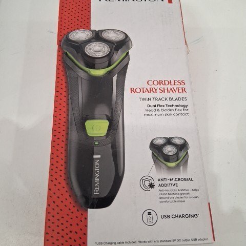 REMINGTON ULTRASTYLE RECHARGEABLE ROTARY SHAVER- BLACK\GREEN (PR1320) image 5
