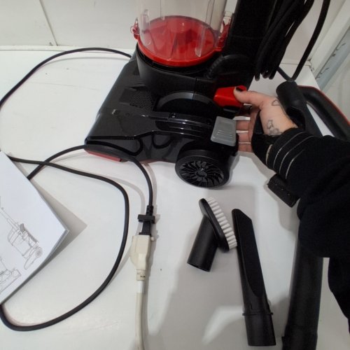 BISSELL CLEANVIEW COMPACT UPRIGHT VACUUM - BLACK/RED - (MODEL: 3508T) image 2