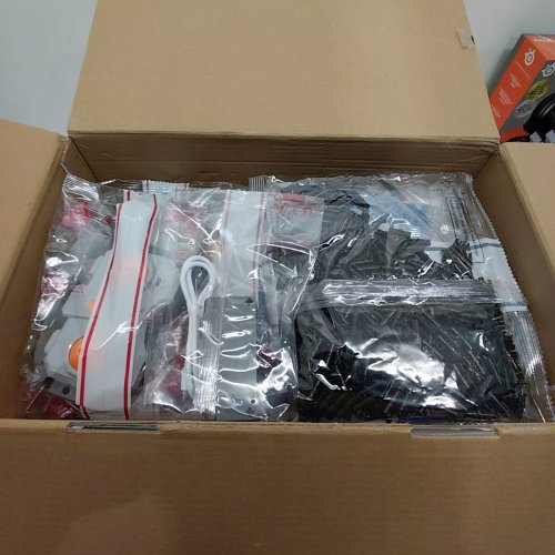 4567+PC MOULD KING TECHNOLOGY CRAWLER CRANE BUILDING BLOCK KIT, (MODEL: 17015) image 2