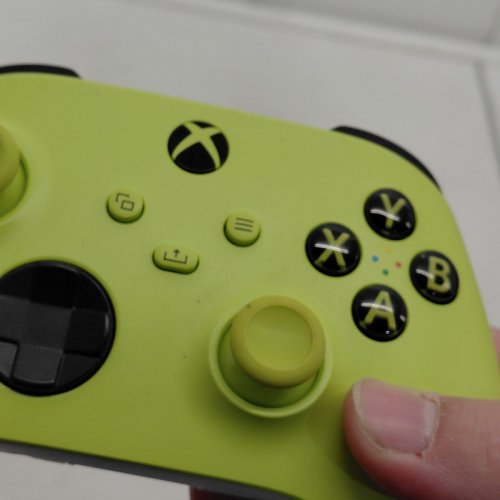XBOX WIRELESS CONTROLLER – ELECTRIC VOLT FOR XBOX SERIES X|S, XBOX ONE, AND WINDOWS 10 DEVICES image 4