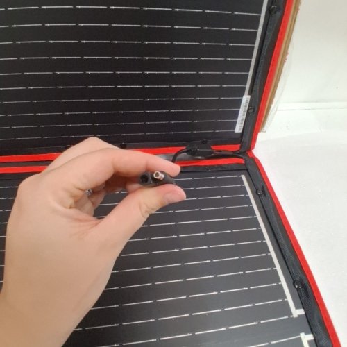 DOKIO PORTABLE FOLDABLE SOLAR PANEL KIT- 110W 18V- 21" X 28" - (MODEL: FFSP-110M) image 3