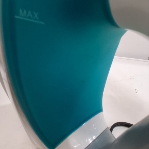 BLACK+DECKER LIGHT N EASY COMPACT STEAM IRON - IR0820C image 4