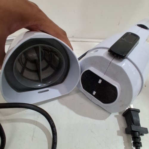 BISSELL FEATHERWEIGHT 3-IN-1 STICK/HAND VACUUM CLEANER - WHITE - (MODEL: 2033J) image 4