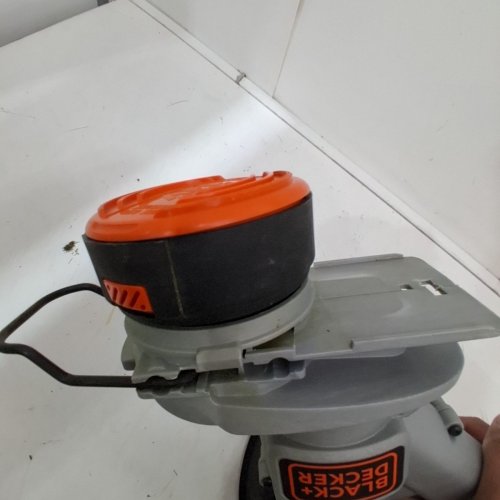 BLACK AND DECKER 2-IN-1 STRING TRIMMER/ EDGER - 12" - BLACK/ORANGE - (MODEL: LST300-CA) image 4