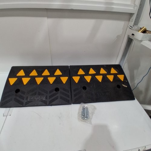 2PK HEAVY-DUTY RUBBER CURB RAMP - 19" X 13" X 5" image 2