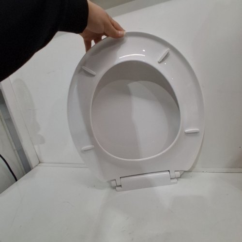 GARVEE WHITE ELONGATED TOILET SEAT QUIET CLOSE COVER AND SEAT, EASY TO CLEAN AND STAIN-RESISTANT, RESIDENTIAL TOILET SEAT WITH LID - 16.5" - WHITE (MODEL: PHO_11GXF0S9) image 4