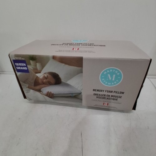 MARTHA STEWART MEMORY FOAM PILLOW - QUEEN - WHITE/BLUE PIPING (MODEL: 1392500) image 2