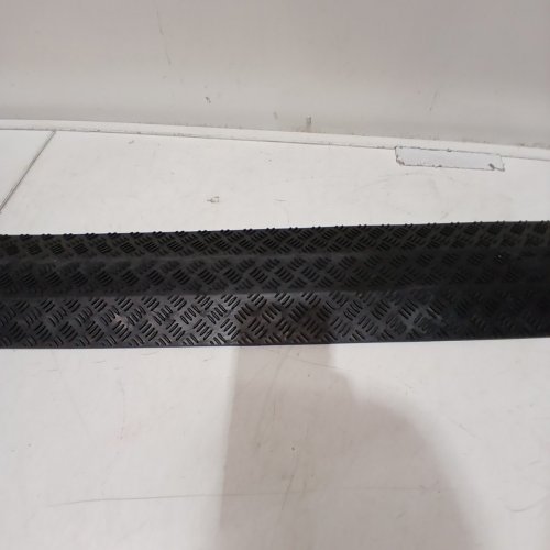 HEAVY-DUTY RUBBER CABLE PROTECTOR RAMPS - 2000LB CAP - 39.3" X 5.11" X 0.7" - BLACK (MODEL: CP-1P-1) image 3