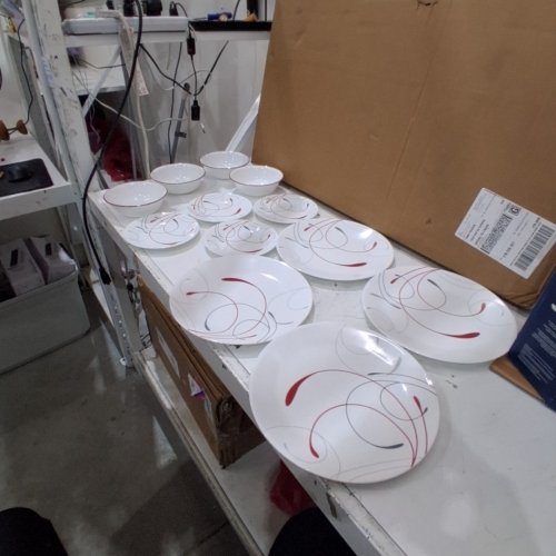 12PC CORELLE SPLENDOR DINNERWARE PLATE SET - WHITE/RED (MODEL: 1137618) image 2