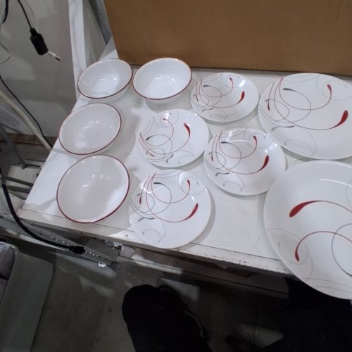 12PC CORELLE SPLENDOR DINNERWARE PLATE SET - WHITE/RED (MODEL: 1137618) image 4