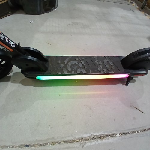 KIDS JETSON OMEGA ILLUMINATED ELECTRIC SCOOTER - 8KM RANGE - 16KM/H - BLACK (MODEL: 1747518) image 5