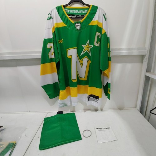 MENS LUG NORTHERN STARS HOCKEY JERSEY AND SOCKS - #29 CAPTAIN - LARGE - GREEN image 2