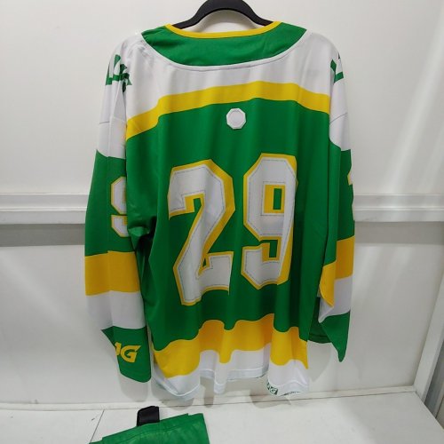 MENS LUG NORTHERN STARS HOCKEY JERSEY AND SOCKS - #29 CAPTAIN - LARGE - GREEN image 4