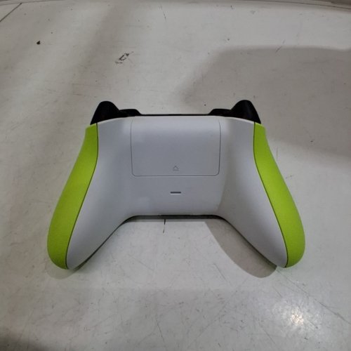 XBOX WIRELESS CONTROLLER – ELECTRIC VOLT FOR XBOX SERIES X|S, XBOX ONE, AND WINDOWS 10 DEVICES image 4