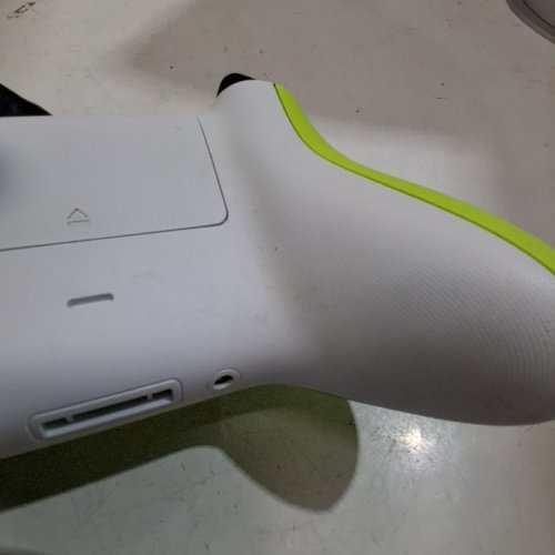 XBOX WIRELESS CONTROLLER – ELECTRIC VOLT FOR XBOX SERIES X|S, XBOX ONE, AND WINDOWS 10 DEVICES image 5