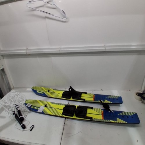 VEVOR WATER SKIS WITH TRAINERS AND X-7 ADJUSTABLE BINDINGS, DOUBLE-HANDLE ROPE & REMOVABLE STABILIZING BAR - 46" - BLUE/YELLOW (MODEL: SS46) image 2