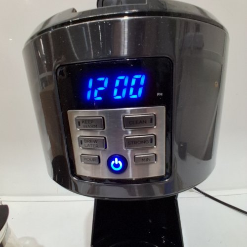 BLACK AND DECKER PROGRAMABLE 12-CUP COFFEE MAKER - BLACK image 2
