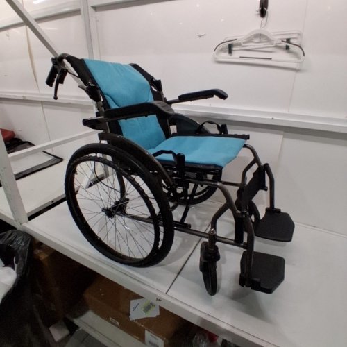 WHEELCHAIR ALUMINUM ALLOY ULTRA-LIGHTWEIGHT 18" WIDE SEAT - 250LBS MAX - BLUE\BLACK - (MODEL:FS908LAJPQF25-46) image 2
