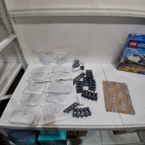 LEGO CITY POLICE TRAIN HEIST BUILDING SET - 1313 PCS (MODEL: 60508) image 2