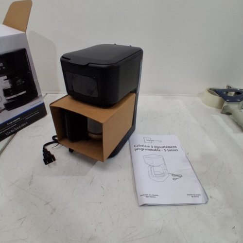 MAINSTAYS PROGRAMMABLE COFFEE MAKER WITH TOUCHSCREEN - 1.8L - 12 CUP - BLACK (MODEL: MS-202529) image 3