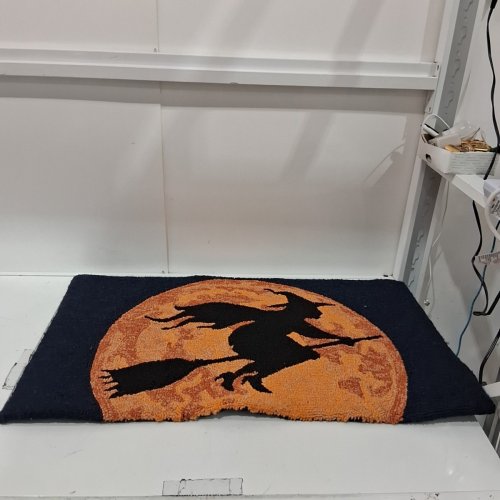 HALLOWEEN WITCH ACCENT RUG - 22" X 38" - BLACK AND ORANGE (ITEM: 1796317) image 3