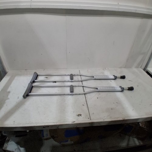 MEDLINE GUARDIAN STANDARD ALUMINUM ADJUSTABLE CRUTCHES - 5.2FT TO 5.10FT - ALUMINUM (MODEL: MDSV80535) image 2