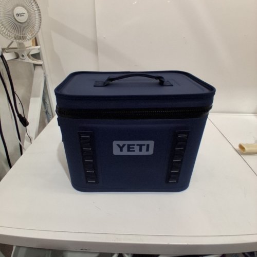 YETI HOPPER FLIP 18 LEAKPROOF PORTABLE SOFT COOLER - FITS 30 CANS - NAVY BLUE (MODEL: 9409) image 3