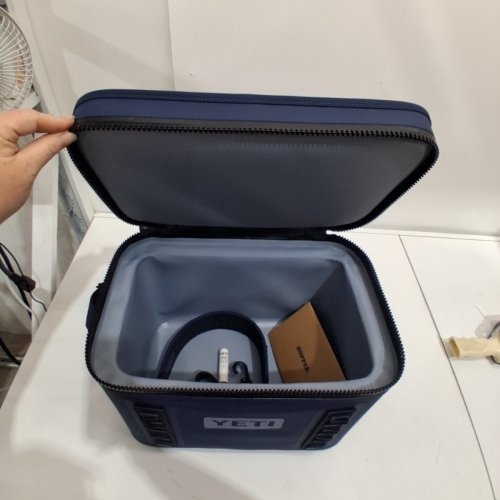 YETI HOPPER FLIP 18 LEAKPROOF PORTABLE SOFT COOLER - FITS 30 CANS - NAVY BLUE (MODEL: 9409) image 5
