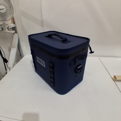 YETI HOPPER FLIP 18 LEAKPROOF PORTABLE SOFT COOLER - FITS 30 CANS - NAVY BLUE (MODEL: 9409) image 6