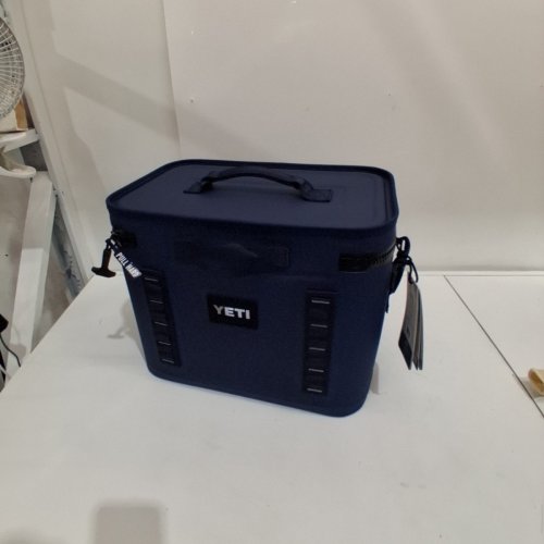 YETI HOPPER FLIP 18 LEAKPROOF PORTABLE SOFT COOLER - FITS 30 CANS - NAVY BLUE (MODEL: 9409) image 7