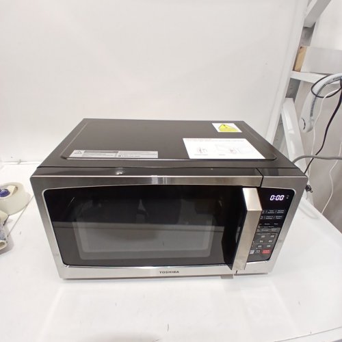 TOSHIBA COMPACT DIGITAL MICROWAVE OVEN - 0.9CU.FT - 1300W - BLACK (MODEL: ML-EM25P(BS)/CA) image 3