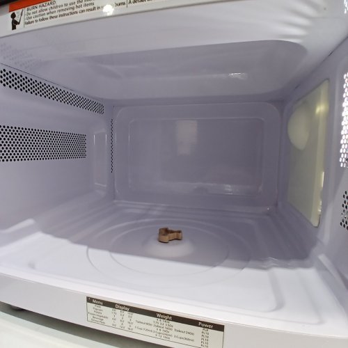 TOSHIBA COMPACT DIGITAL MICROWAVE OVEN - 0.9CU.FT - 1300W - BLACK (MODEL: ML-EM25P(BS)/CA) image 4