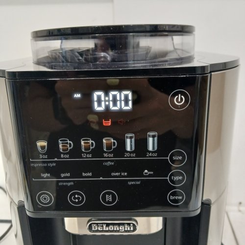 DE'LONGHI TRUEBREW DRIP HOT OR ICED COFFEE MAKER WITH BUILT IN GRINDER - SERVES DRINKS 3OZ - 24OZ - BLACK/STAINLESS STEEL (MODEL: CAM51025MB) image 2