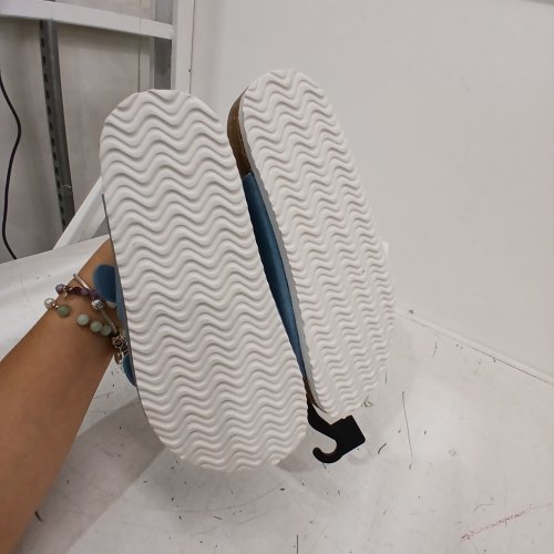WOMEN'S MEMORY FOAM STRAP SANDALS - SIZE 7 - BLUE image 4