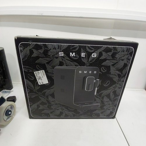 SMEG AUTOMATIC ESPRESSO COFFEE MACHINE - 10" X 19" - BLACK - (MODEL: BCC12FBMUS) image 6