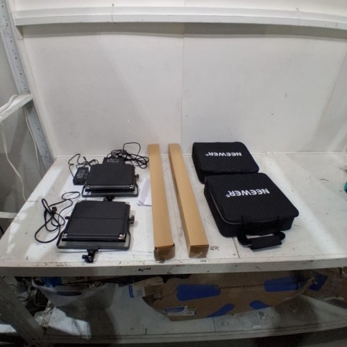 2PK NEWER LED LIGHT AND STAND KIT - WITH BATTERIES/CHARGERS - (MODEL: NL660) image 2