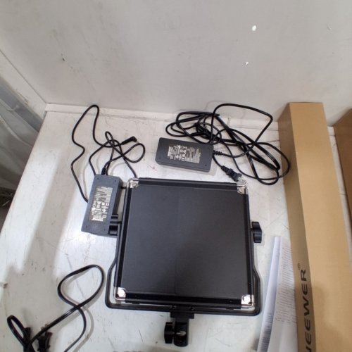 2PK NEWER LED LIGHT AND STAND KIT - WITH BATTERIES/CHARGERS - (MODEL: NL660) image 5