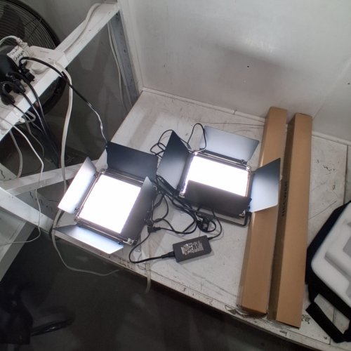 2PK NEWER LED LIGHT AND STAND KIT - WITH BATTERIES/CHARGERS - (MODEL: NL660) image 6