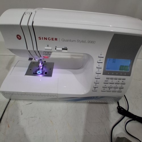 SINGER QUANTUM STYLIST 9960 COMPUTERIZED SEWING MACHINE WITH LED LIGHT - 600 BUILT-IN STITCHES - WHITE (MODEL: 9960) image 2