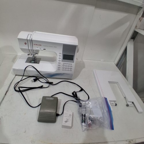 SINGER QUANTUM STYLIST 9960 COMPUTERIZED SEWING MACHINE WITH LED LIGHT - 600 BUILT-IN STITCHES - WHITE (MODEL: 9960) image 4