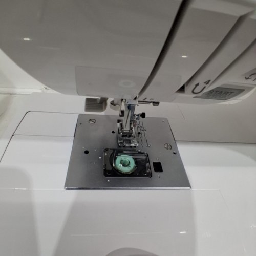 SINGER QUANTUM STYLIST 9960 COMPUTERIZED SEWING MACHINE WITH LED LIGHT - 600 BUILT-IN STITCHES - WHITE (MODEL: 9960) image 5